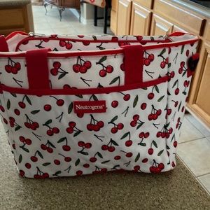 Super cute Thermal with 🍒